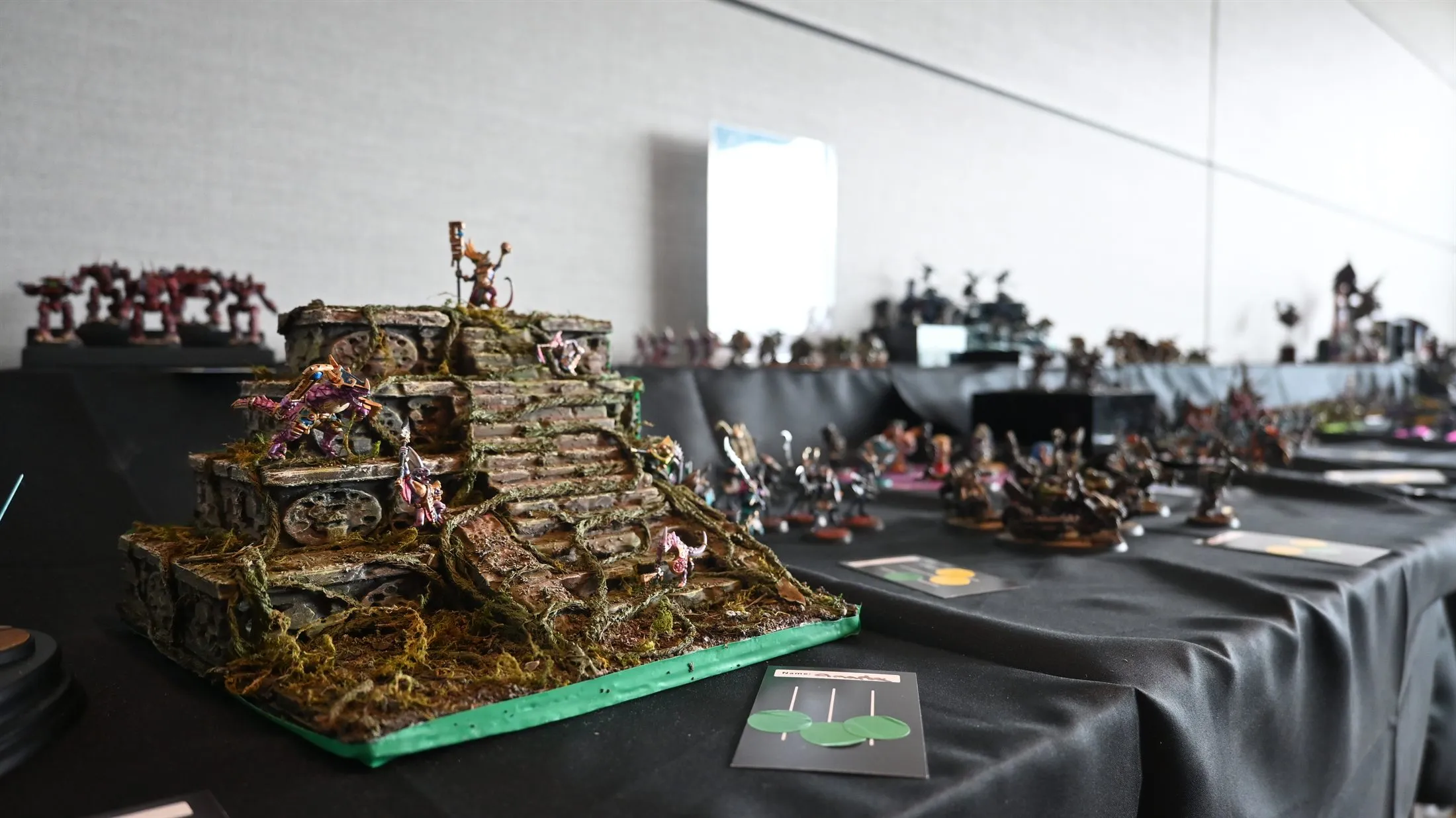 Competition display table